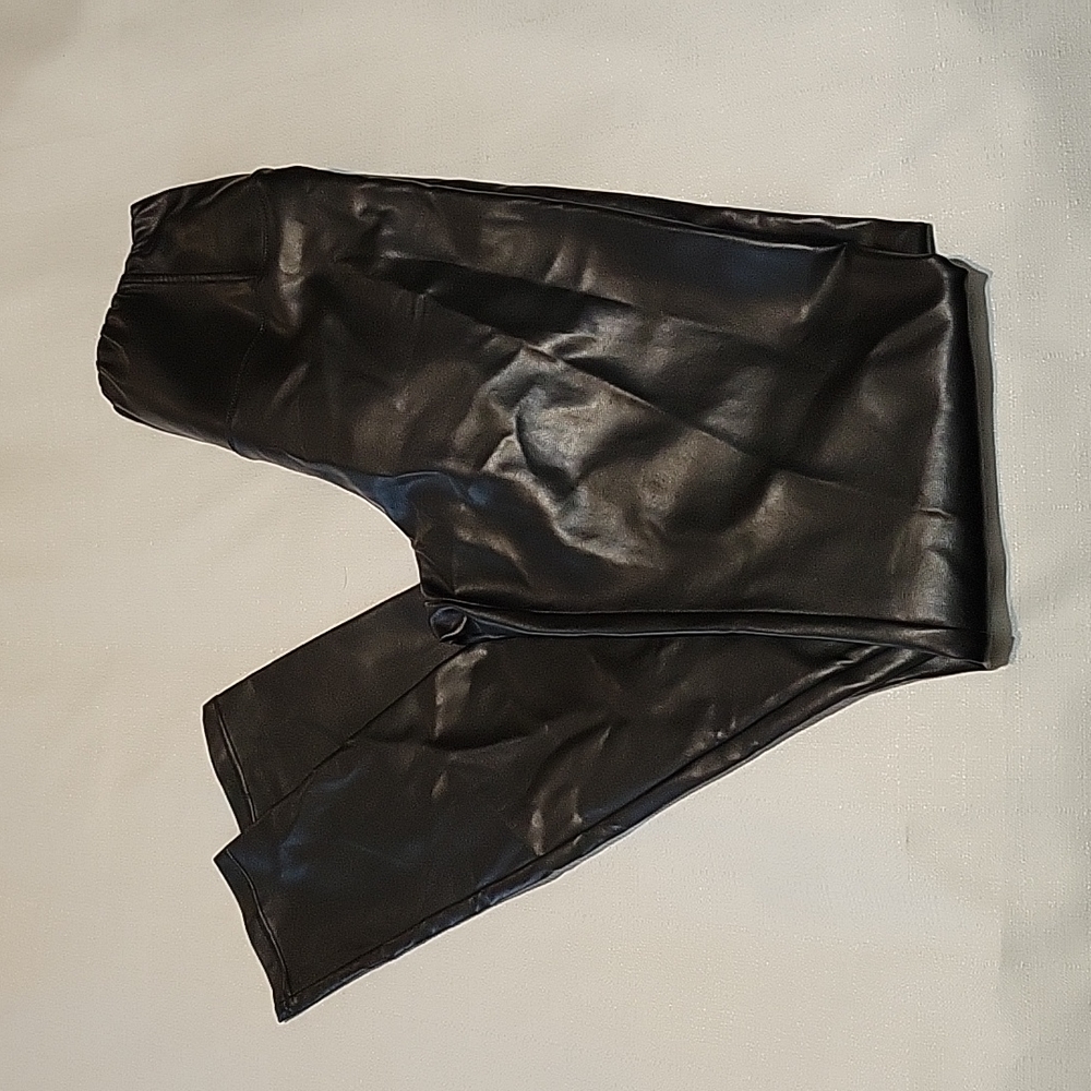 Aritzia Wilfred Free Daria black vegan leather leggings women's small